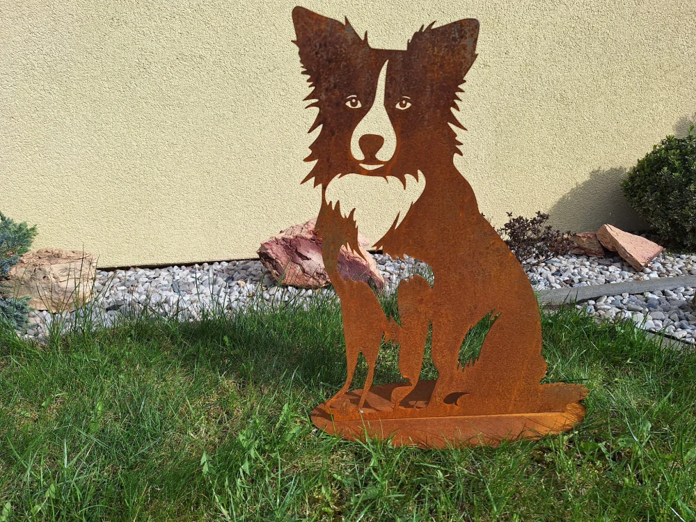 Zahradní kovová dekorace Pes velký na podstavci corten výška 60 cm
