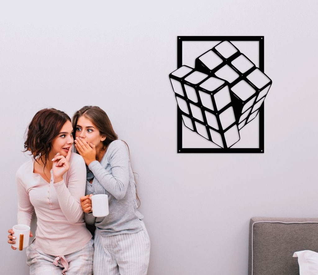 Kovová nástěnná dekorace Rubikova kostka 59 x 66 cm