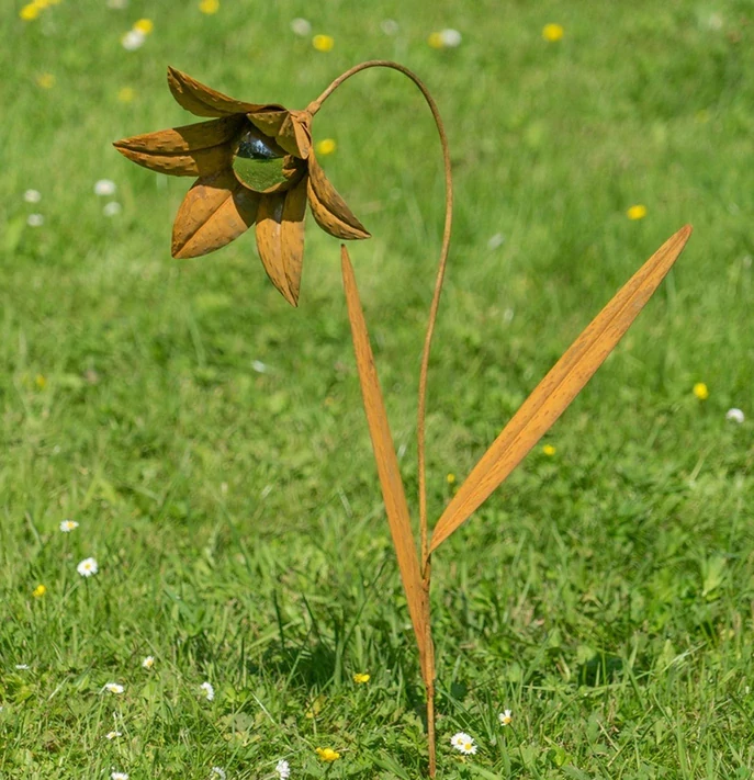 Zahradní kovový zápich Lilie S s kuličkou 70 cm