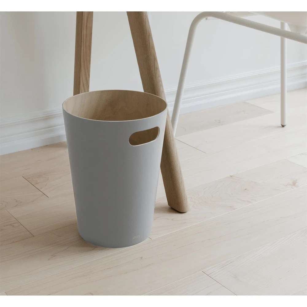 Odpadkový koš WOODROW 28 cm sv.šedý/přírodní UMBRA VÝPRODEJ