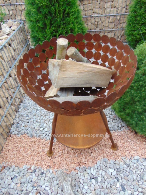 Zahradní gril na dřevo průměr 50 cm rezavý