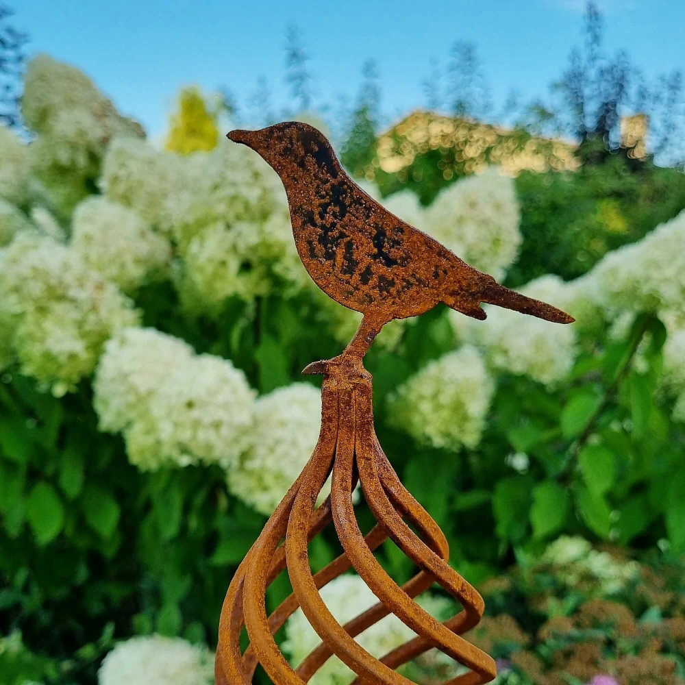 Zahradní dekorativní kovový Kůl s ptáčkem rezavý 119 cm