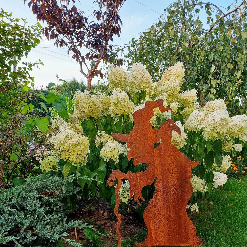 Zahradní kovová dekorace rezavá Čarodejnice