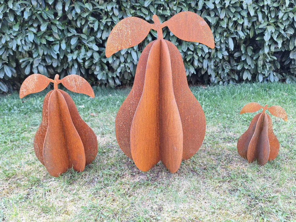Kovová zahradní dekorace Hruška 3D malá 29 cm corten