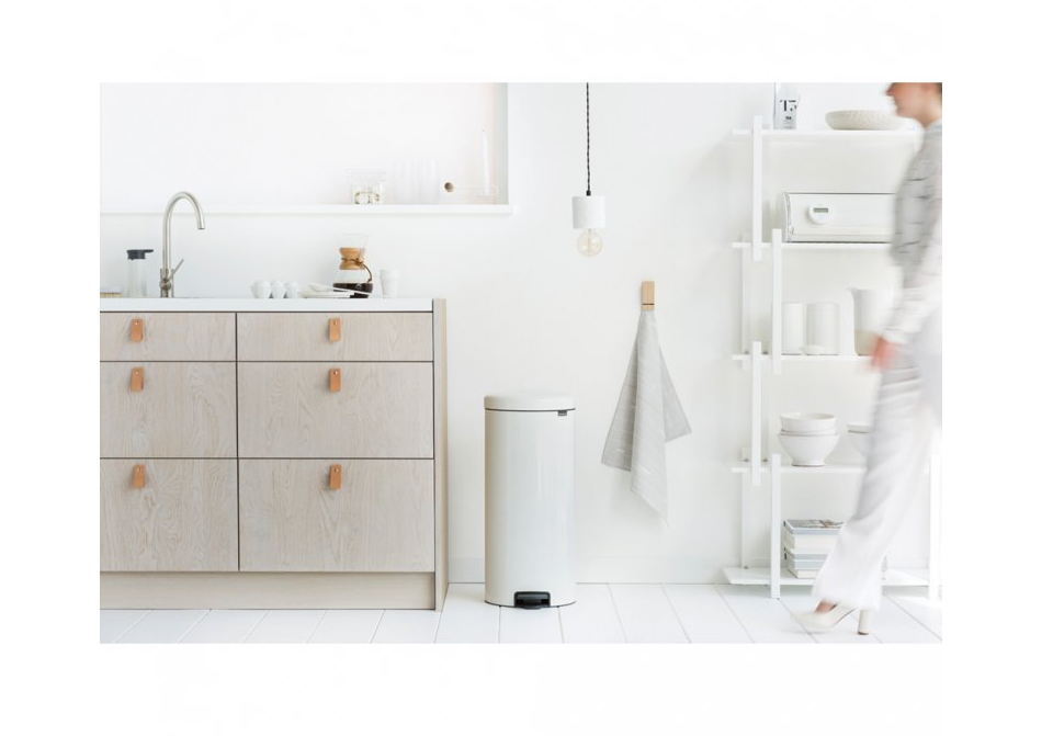 Brabantia Pedálový odpadkový koš newIcon - 30 L, bílá