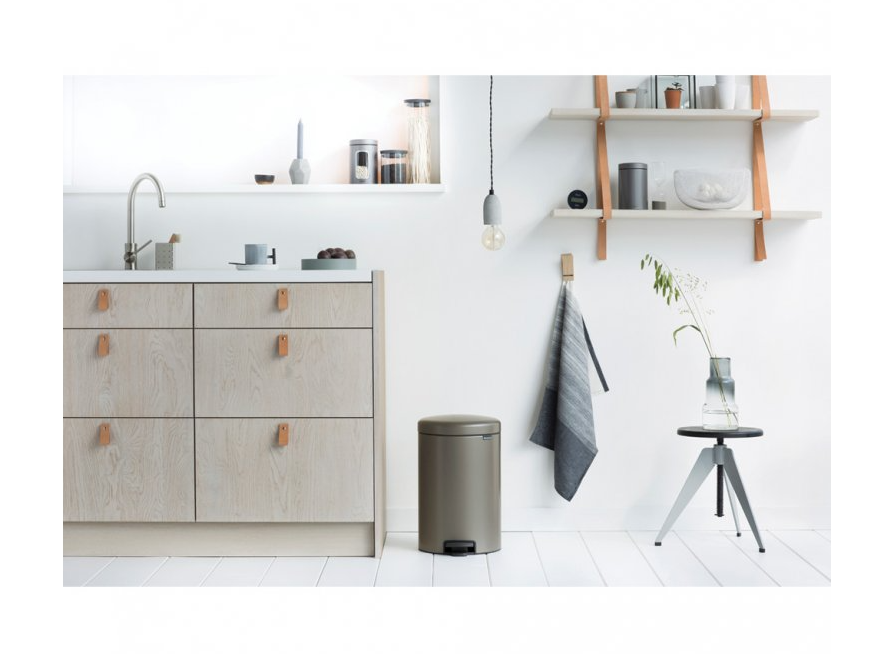 Brabantia Pedálový odpadkový koš newIcon - 20 L platinová