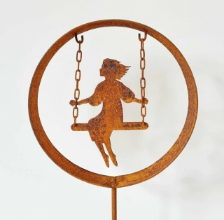 Kovový zápich do zahrady Dívka na houpačce v obruči 110 cm