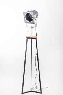 Stojací lampa Floki Reflektor černá/dřevo